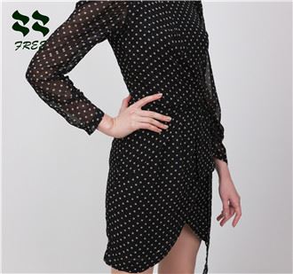 Crossed design hem Crossed design hem